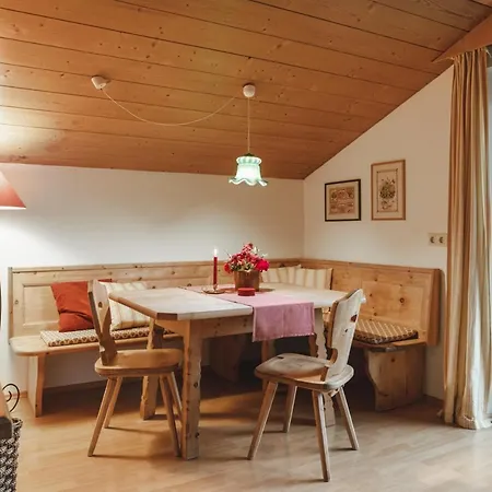 Elke Apartment